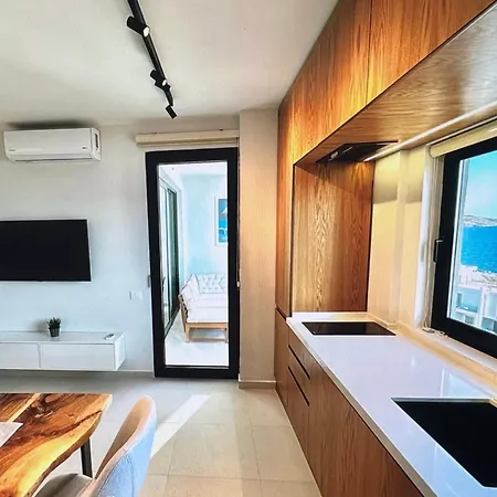 Royal Sea View Apartment *