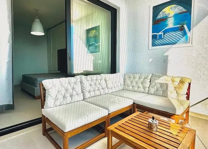 Royal Sea View Apartment Sarande